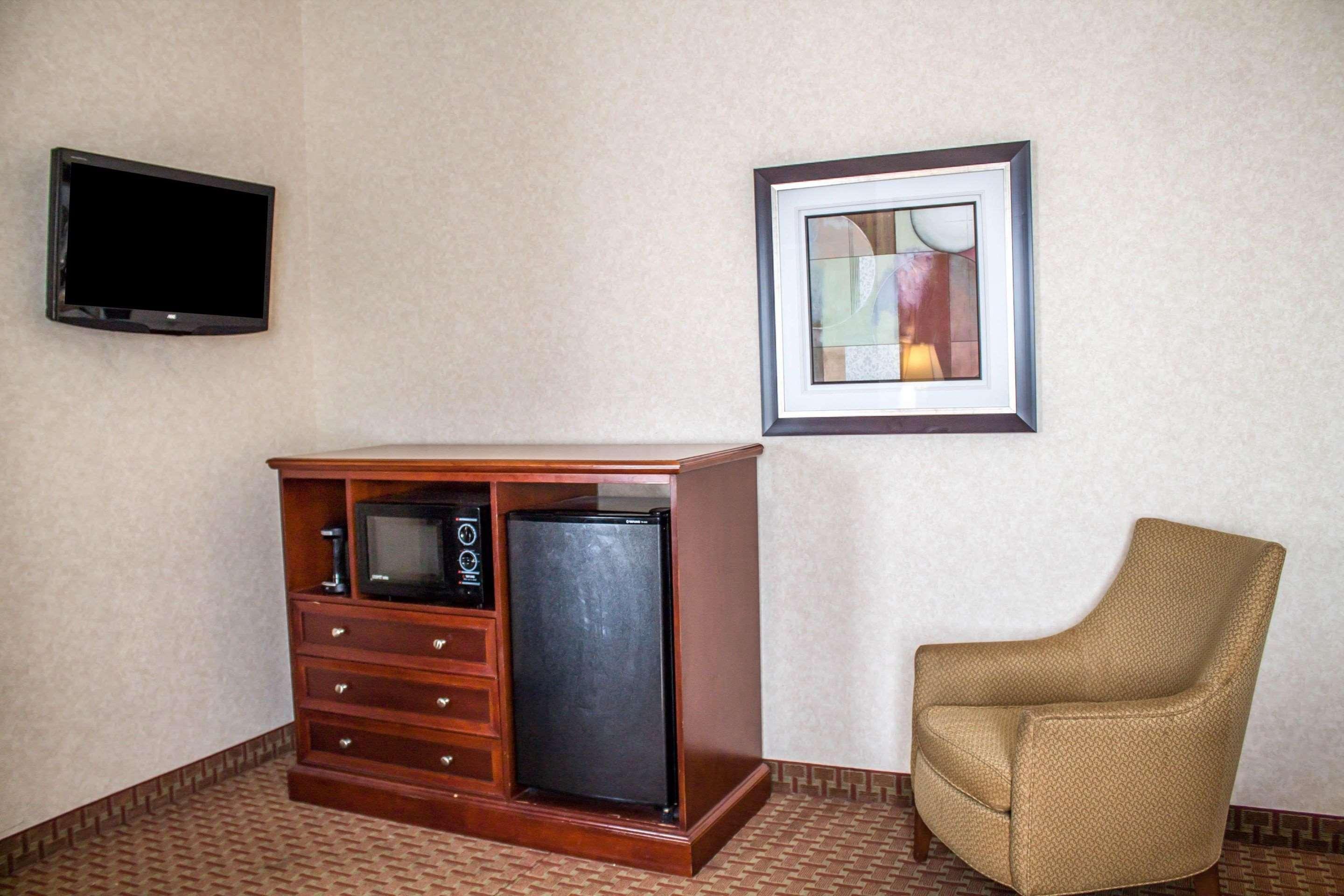 Comfort Inn & Suites Kent - University Area מראה חיצוני תמונה